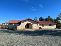 Building Photo - 3 bedroom 2.5 bath Home with a Bonus Room ...