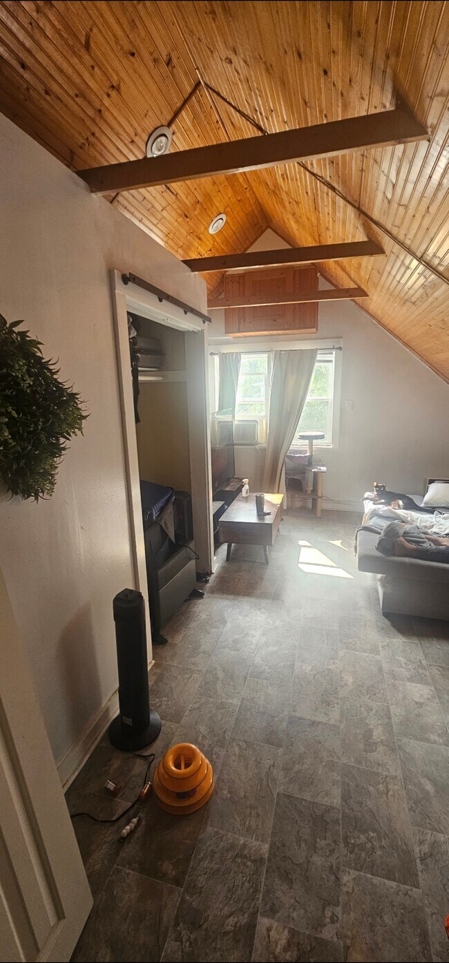 Building Photo - 2830 Starr St