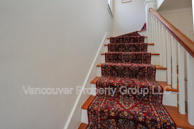 Building Photo - 309 W 37th St