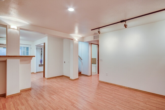 Building Photo - 4 Bed 2 bath Home in the Heart of Oak Harbor