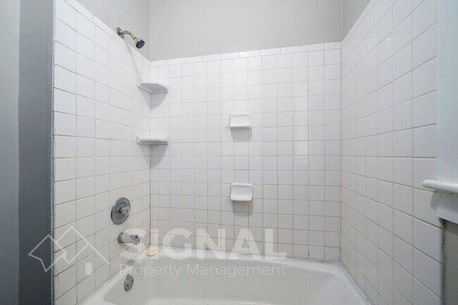 Building Photo - 1738 Damon St