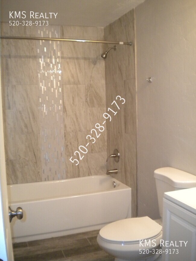 Building Photo - 2321 S Layton Pl