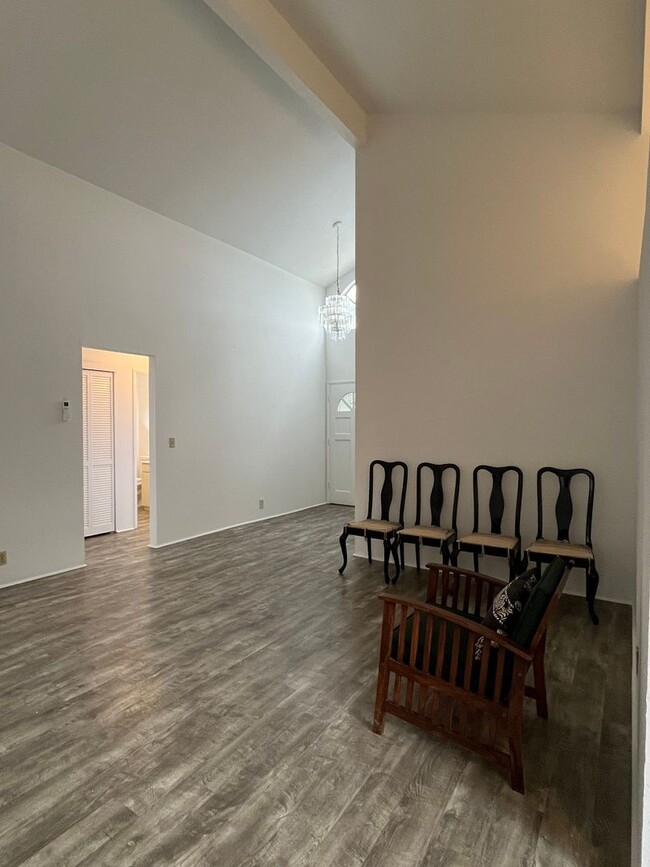 Building Photo - 4/2 SF Home in Royal Kunia!