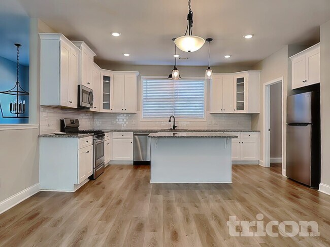 Building Photo - 319 Arbor Cir