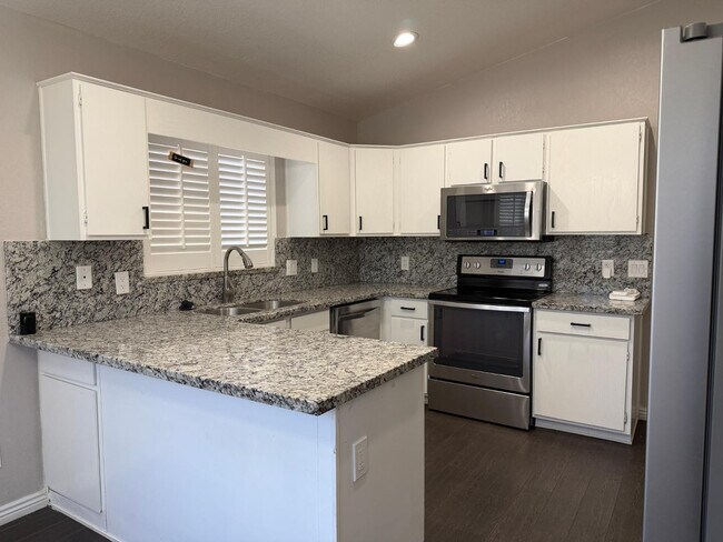 Building Photo - 15012 N 85th Dr