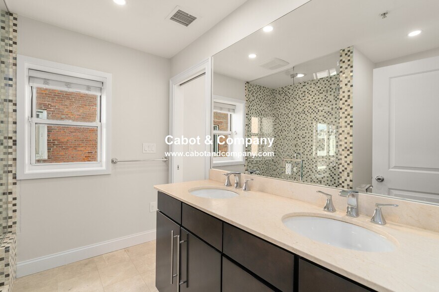 Building Photo - 9 N Margin St