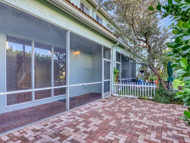 Building Photo - 2226 Oakmont Dr