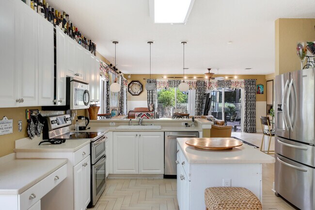 Building Photo - 2070 Chagall Cir