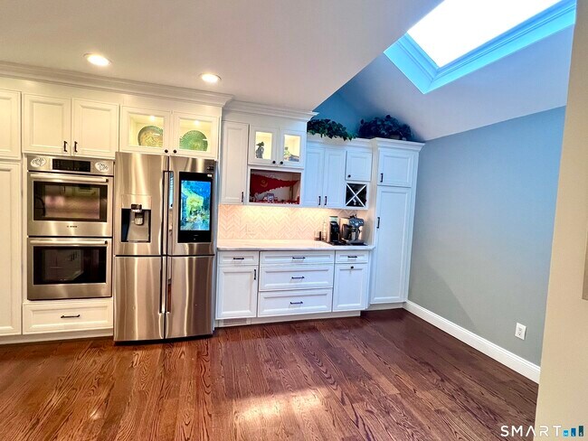 Building Photo - 32 Regents Pk