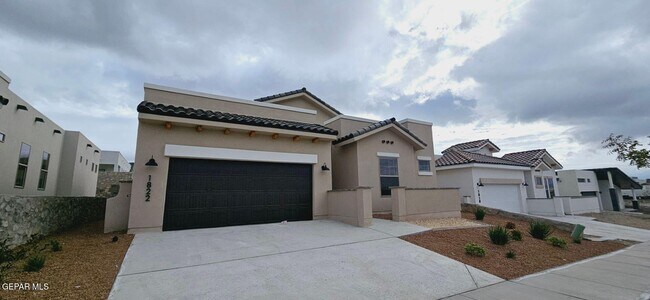 Building Photo - 1822 Bridle