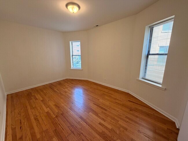 Building Photo - 2803 W Lawrence Ave