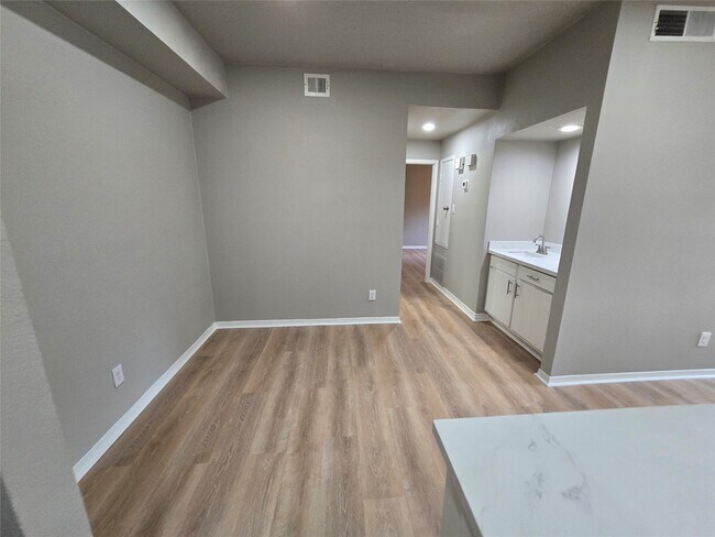 Building Photo - 1818 Augusta Dr