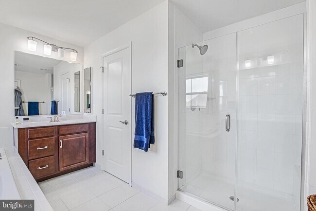 Building Photo - 42526 Oxford Forest Cir