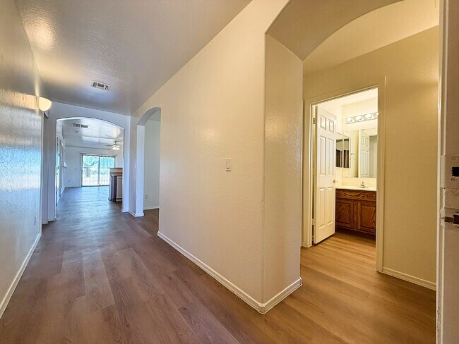 Building Photo - Beautiful Goodyear Home in Centerra – Spacious, Stylish & Move-In Ready!