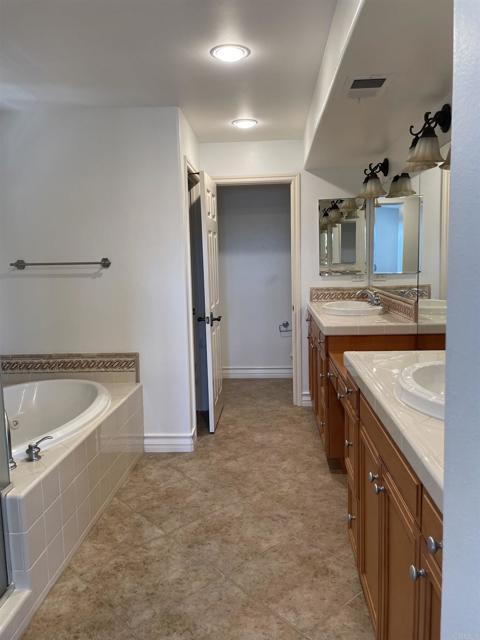 Building Photo - 415 N Cedros Ave