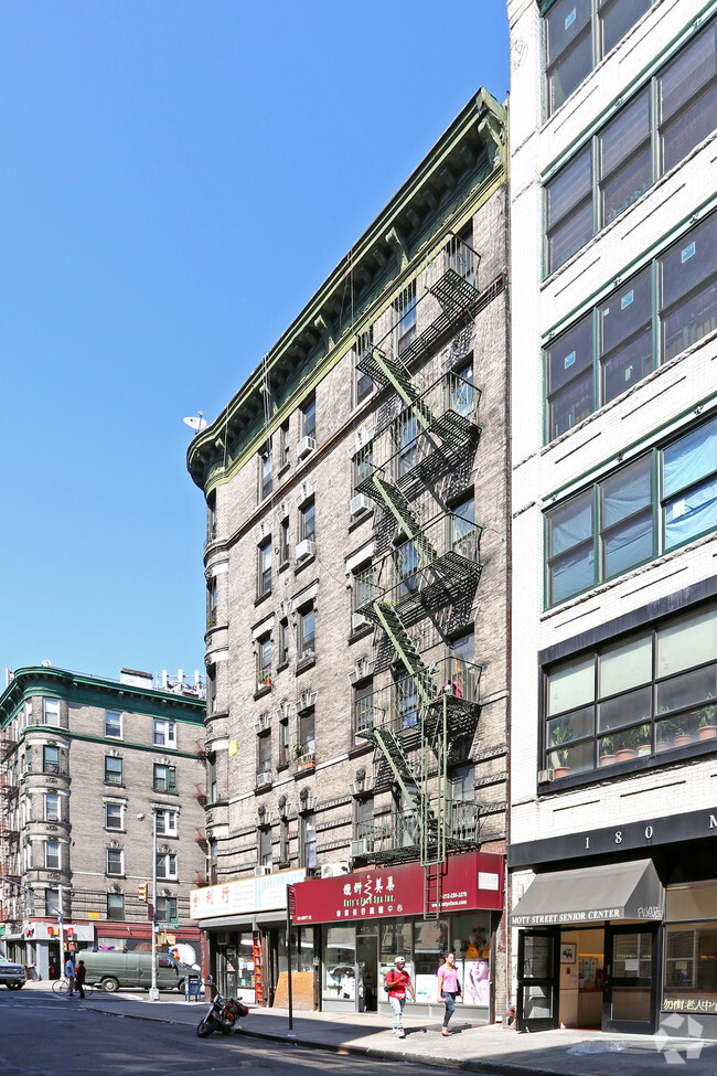 Building Photo - 42-52 Kenmare St