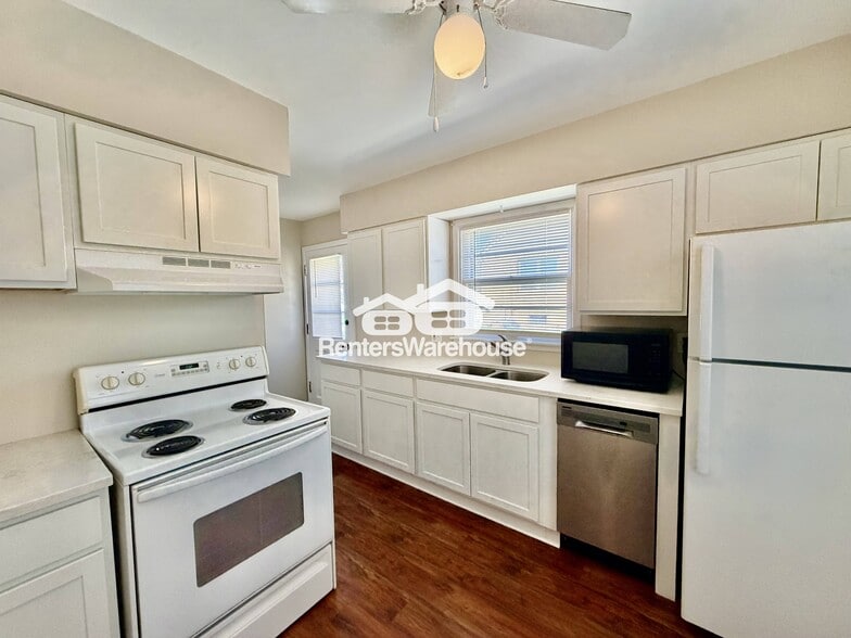 Building Photo - 1145 65th St