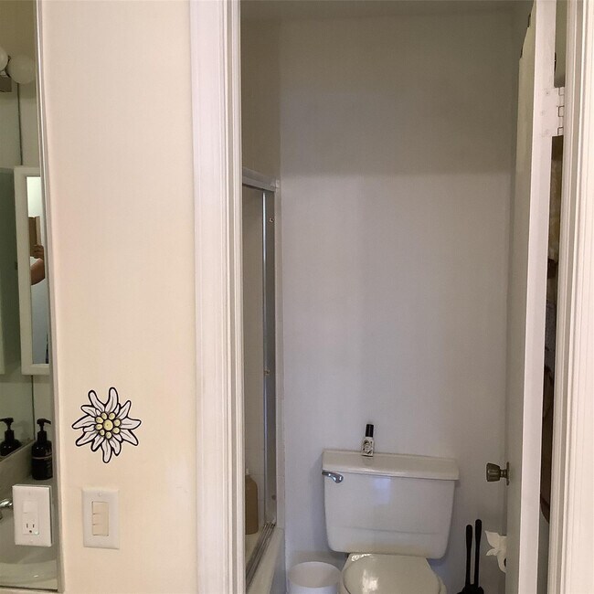 Building Photo - 6345 Bay Club Dr