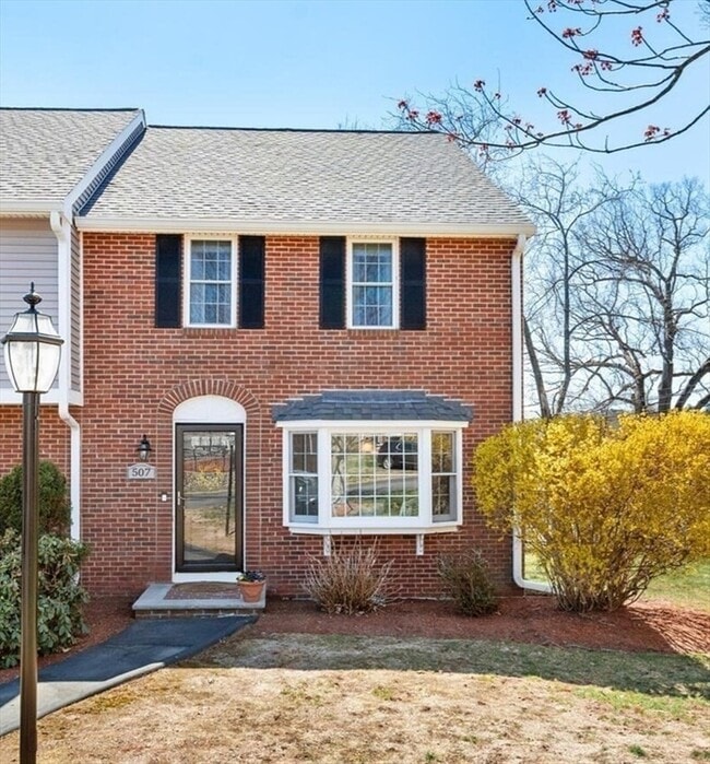 Building Photo - 320 Newbury St