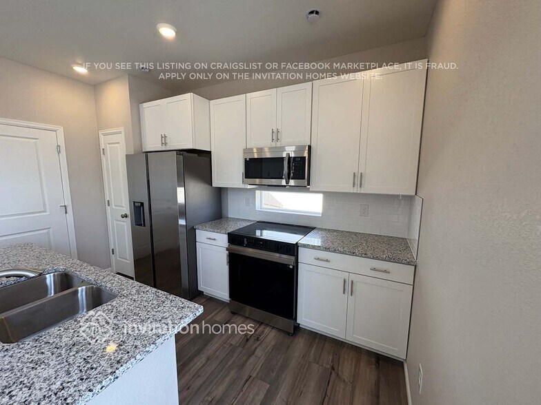 Building Photo - 3349 Streamwood Dr