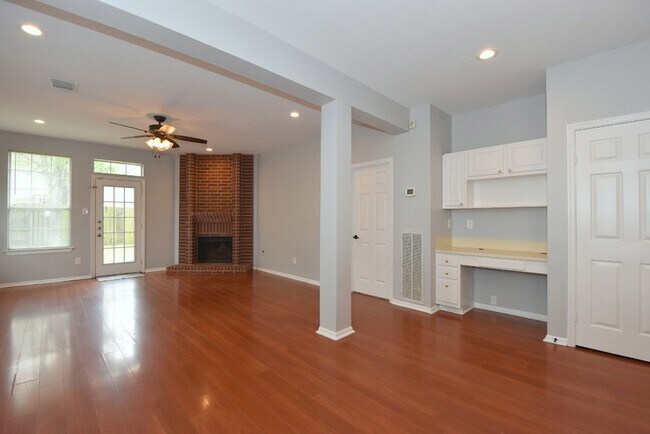 Building Photo - 20415 Lonestar Oak St