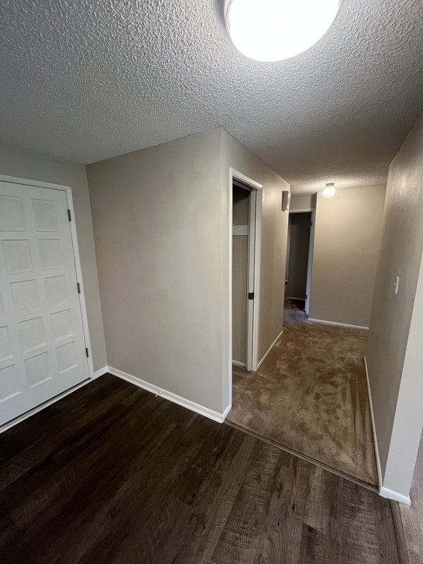 Building Photo - 841 Garden Dr