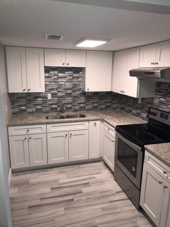 Building Photo - Beautiful Fully Renovated 4 Beds/2Baths