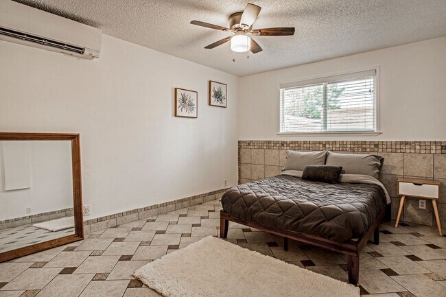 Building Photo - Fully Remodeled 3BR/1BA in the Heart of Bend