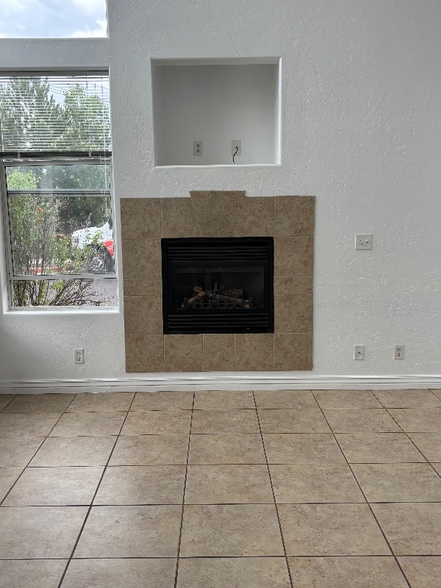 Building Photo - 1520 E Helen Way