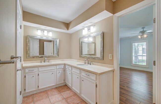 Building Photo - 16209 Wall St