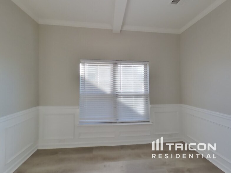 Building Photo - 409 Akers Dr