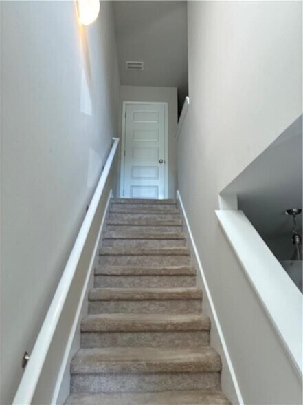 Building Photo - 6720 Spaniel Dr