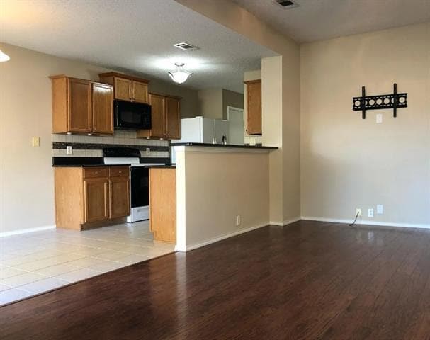 Building Photo - 204 Lochwood Dr