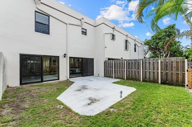 Building Photo - 5610 S Ocean Blvd