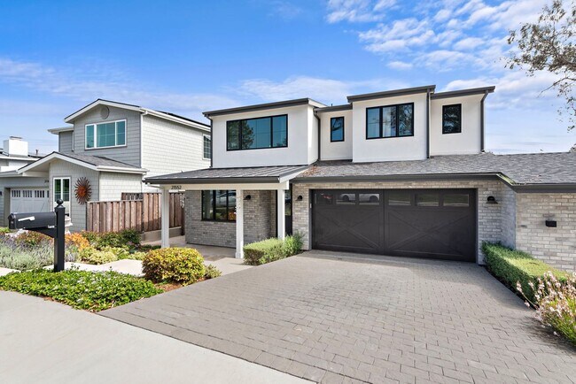 Building Photo - Modern Coastal Lease in Top of the World