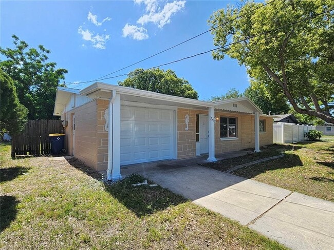 Building Photo - 9210 Pegasus Ave