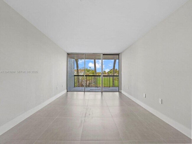 Building Photo - 10825 SW 112th Ave