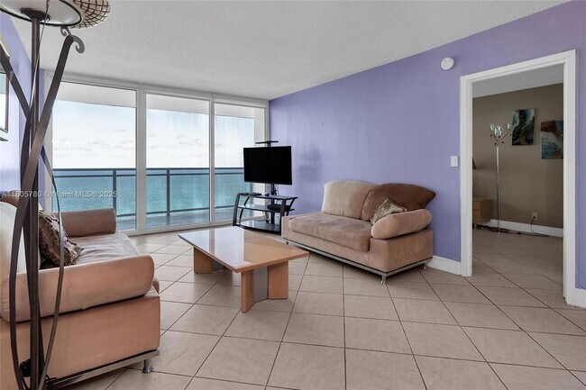 Building Photo - 2030 S Ocean Dr