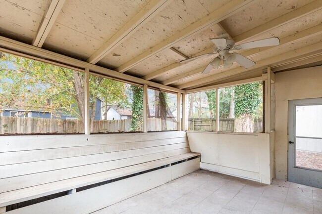 Building Photo - 1042 Mainstreet Lake Dr