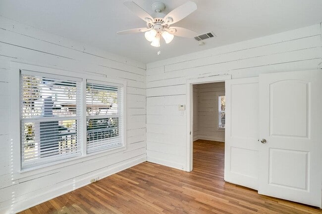 Building Photo - 809 Theresa Ave