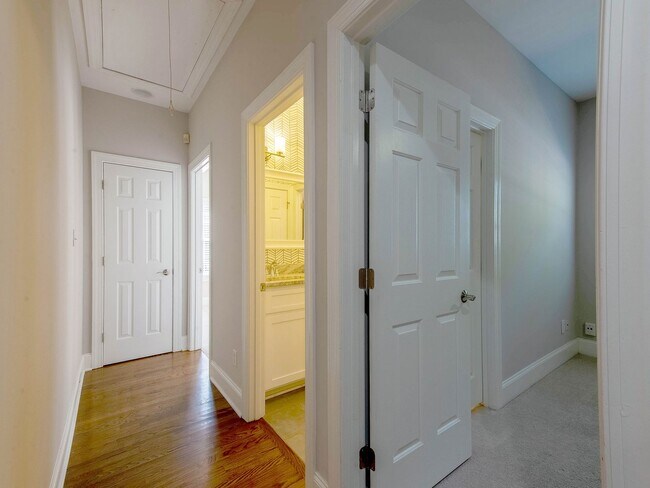 Building Photo - Move in ready Cotswold dream home.