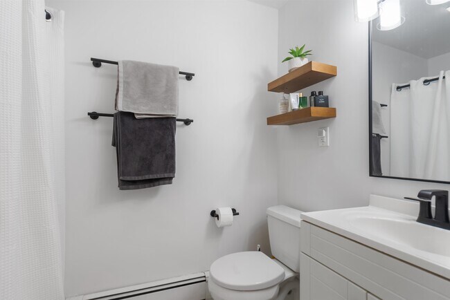 Building Photo - 813 Park Ave