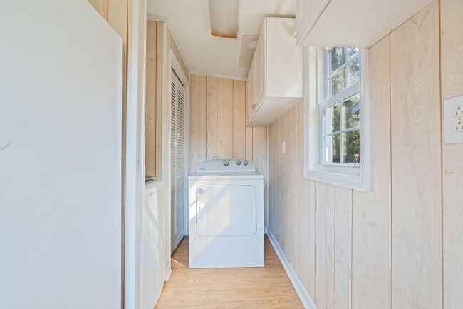 Building Photo - Cozy Living in Goose Creek!