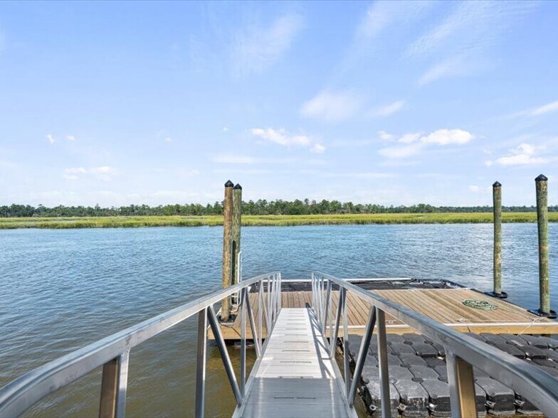 Shared dock - 1868 Tickton Hall Rd