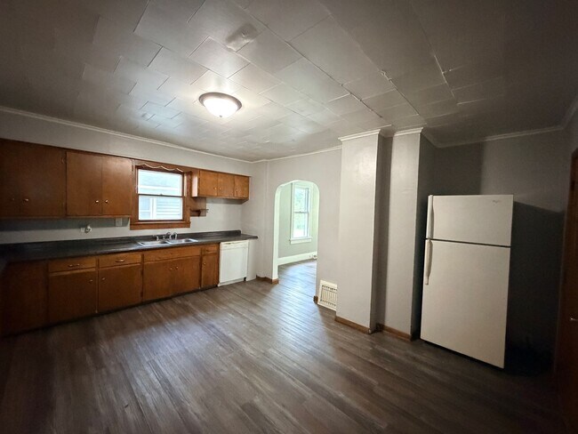 Building Photo - 1227 4th St