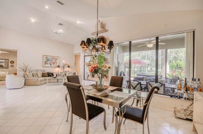 Building Photo - 10080 Dover Carriage Ln