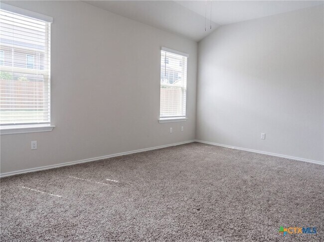 Building Photo - 1210 Lindsey Dr
