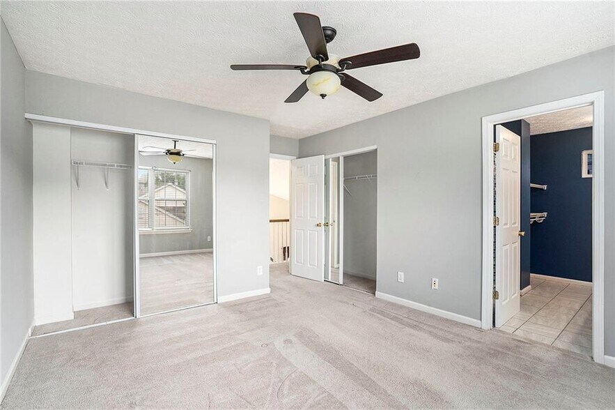 Building Photo - 139 W Oaks Pl