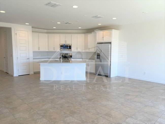 Building Photo - 4622 N 192nd Ln