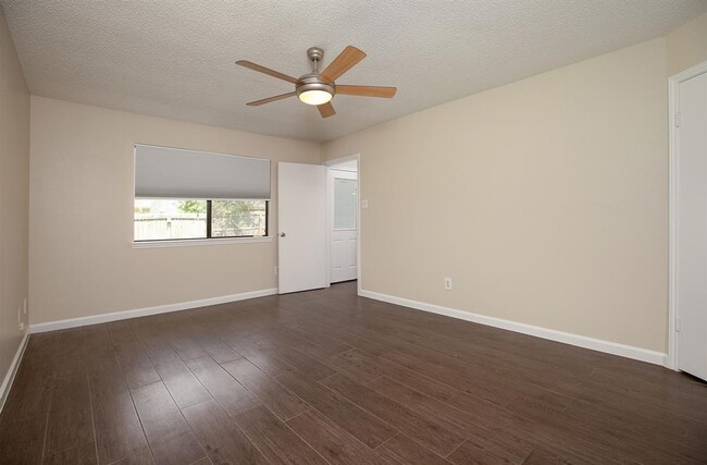 Building Photo - 3807 Cedar Valley Dr